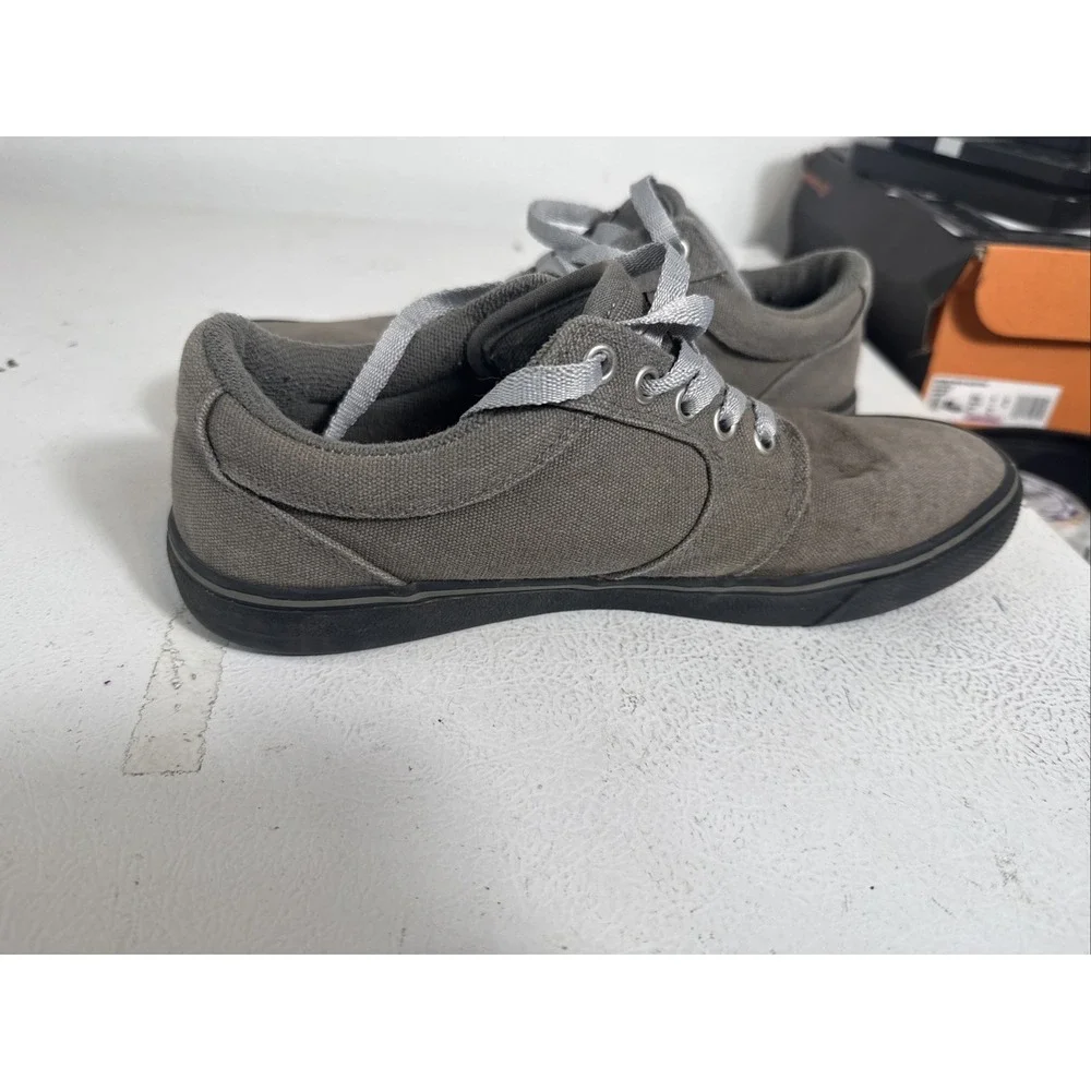 Etnies Kick Shoes Size 8.5 Very Good‎ Condition But Need Cleaned